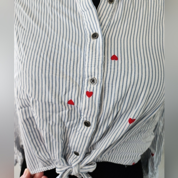 Love,Fire Junior's Long Sleeve Knotted Front Button Down Shirt Blue Stripe Heart - Picture 5 of 11